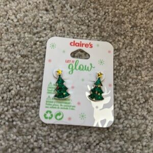 NWT Claire’s Christmas Tree Earrings